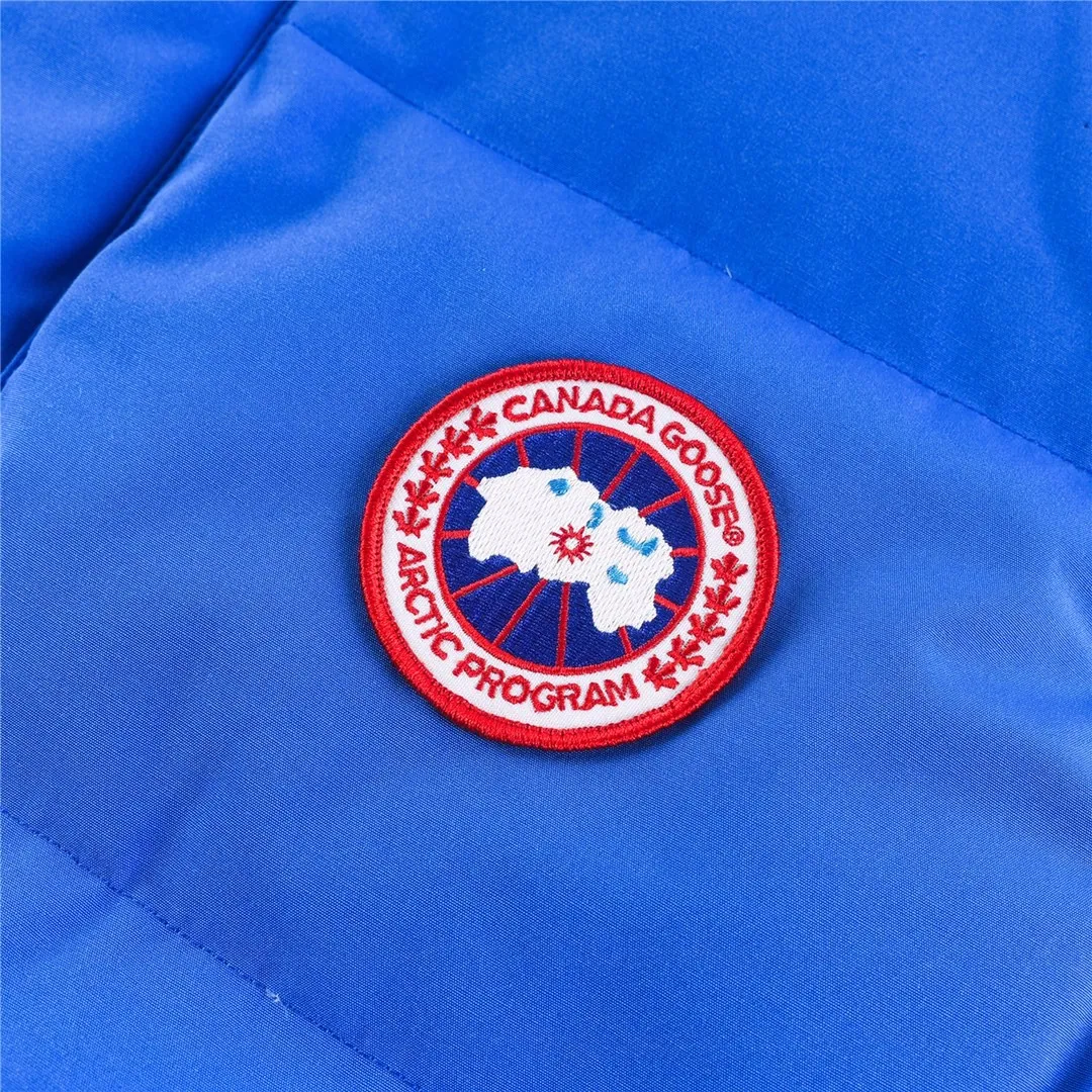 P320 Canada Goose Canada Goose #Freestyle Crew 4154M men's and women's vest down# ➖ Genuine synchronous anti-counterfeiting chip sensor! ➖ Imported Behringer embroidery machine to customize 10,000-needle embroidery logo! ➖ Imported 21-count polyester-cotton blended original fabric, using Feather-Light 10D waterproof coating fabric, made of 84.5% polyester fiber and 15.5% cotton, 100% the best feel in the entire network! ➖ The genuine official website uses the national standard 80 white duck down, and will never be misled by false claims such as 90 down or goose down! ➖ 100% nylon nylon lining with double double-layer sealing design to prevent velvet from running away. Top-grade polar fleece is used in the collar and pockets to keep warm and comfortable! ➖ Yoshida YKK provides original custom-made electroplated sliders. YKK two-way lockable zippers are tight and smooth and will not peel off paint! ➖ 3M composite original Velcro is durable, and all accessories and hardware are disassembled and customized!  SIZE: XS S M L XL XXL [Attached: Size chart]